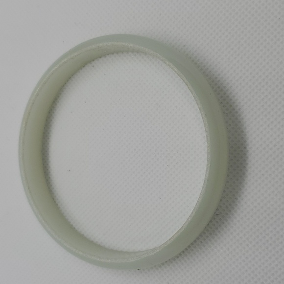 Set of 3 Vintage Lucite Bangles - Picture 5 of 6